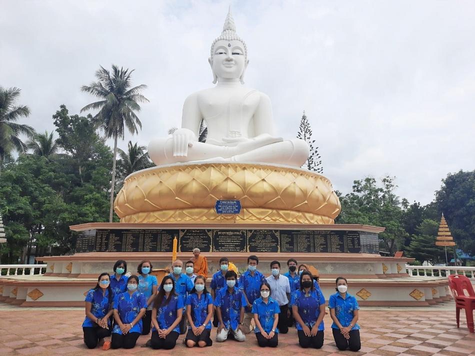 กิจกรรมเข้าวัดฟังธรรม สวดมนต์ ฟังธรรม และถวายสังฆทานพระสงฆ์สามเณร