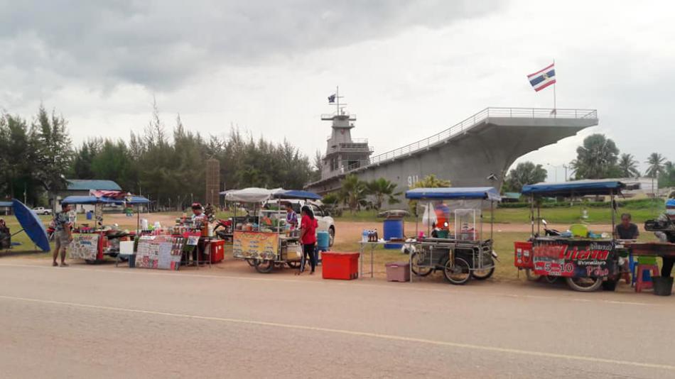 ตลาดประชารัฐตลาดนัดยามเย็นริมทะเลปากนำ้หลังสวนบ้านเรา (4 ภาพ)