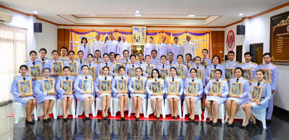 พิธีรับพระราชทานพระบรมฉายาลักษณ์ พระบาทสมเด็จพระเจ้าอยู่หัว ที่ฉายกับสมเด็จพระนางเจ้าฯ พระบรมราชินี