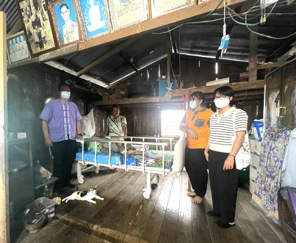งานส่งเสริมสวัสดิการสังคม ร่วมกับ กองสาธารณสุขและสิ่งแวดล้อม ลงพื้นที่มอบเตียงแก่ผู้ป่วยติดเตียง